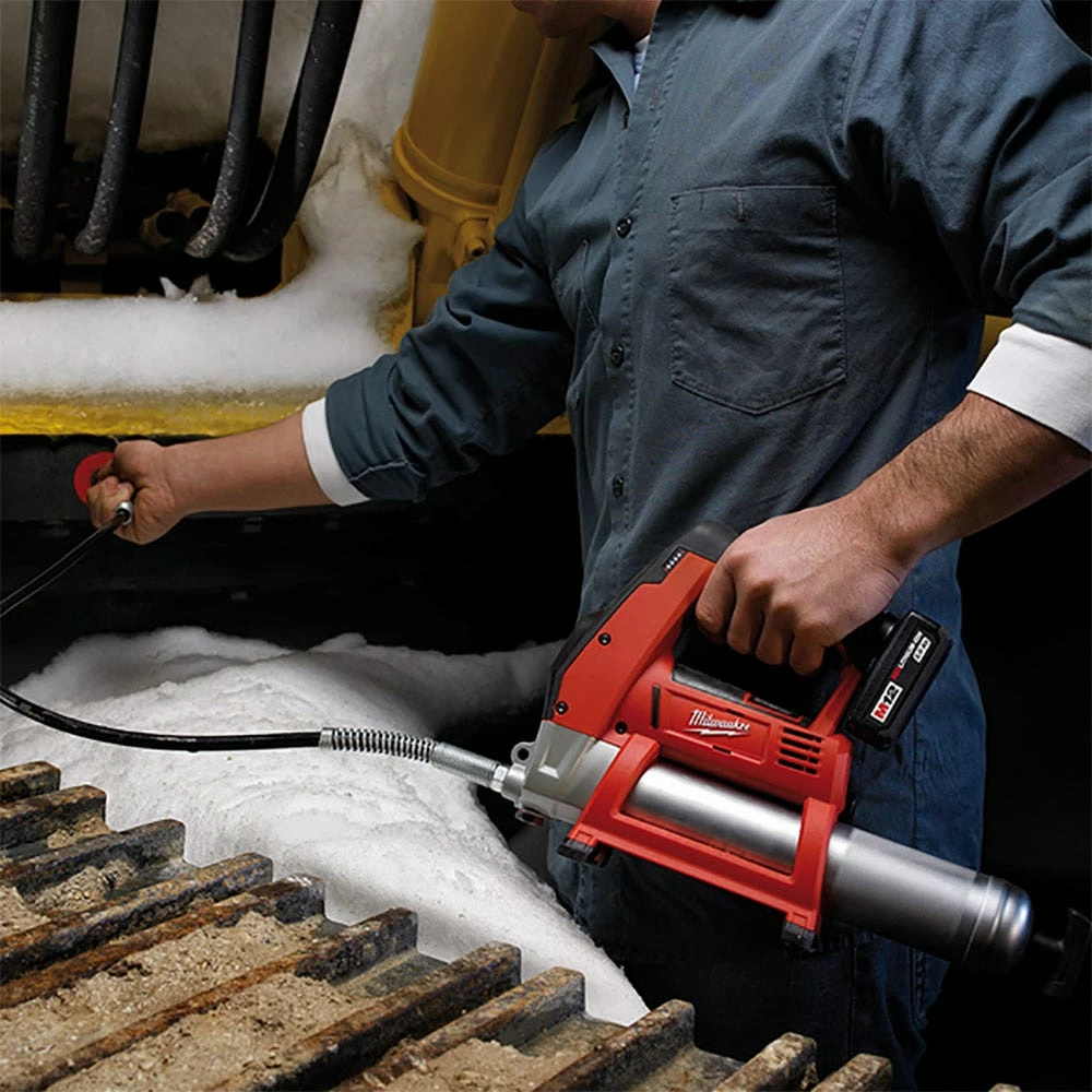 MILWAUKEE 12V 400ml Grease Gun Skin M12GG0 5 MILWAUKEE 12V 400ml Grease Gun Skin M12GG0 - Image 5